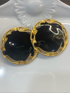 Vintage Lia Black Enamel Round Clip Earrings